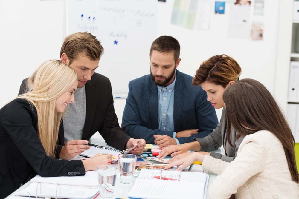 F Besprechung neu (jpg) | Motiv © contrastwerkstatt - Fotolia.com | © fotolia.com, Februar 2014