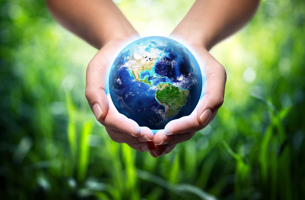 F Erde Hand Hände Globus neu (jpg) | Motiv © RFsole - Fotolia.com | © Fotolia.com, Mai 2014