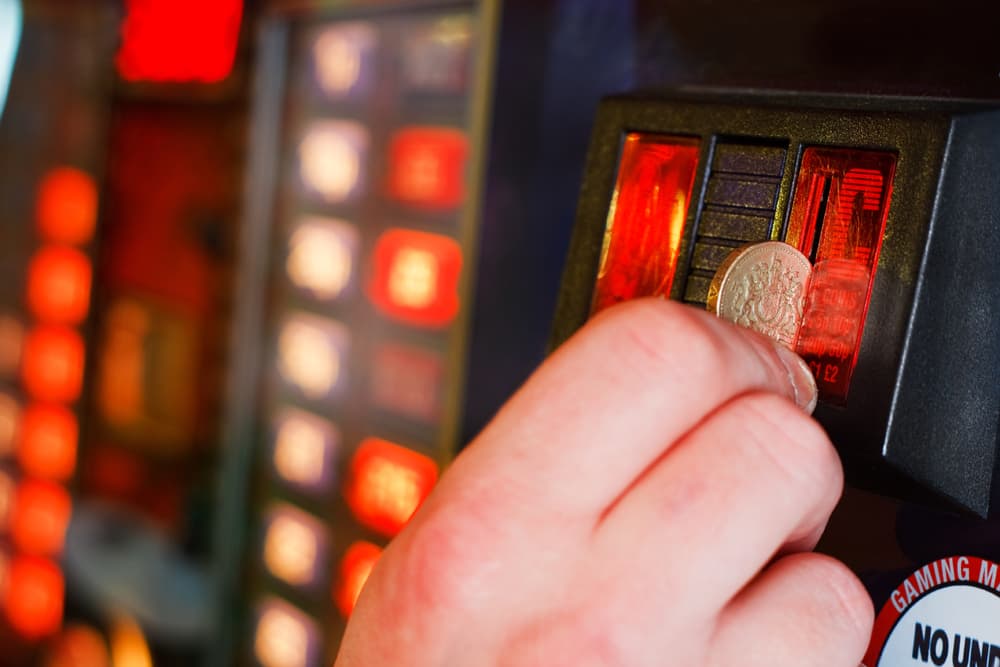 F Spielautomat 1 neu (jpg) | Motiv © stocksolutions - Fotolia.com | © Fotolia.com, Juli 2014