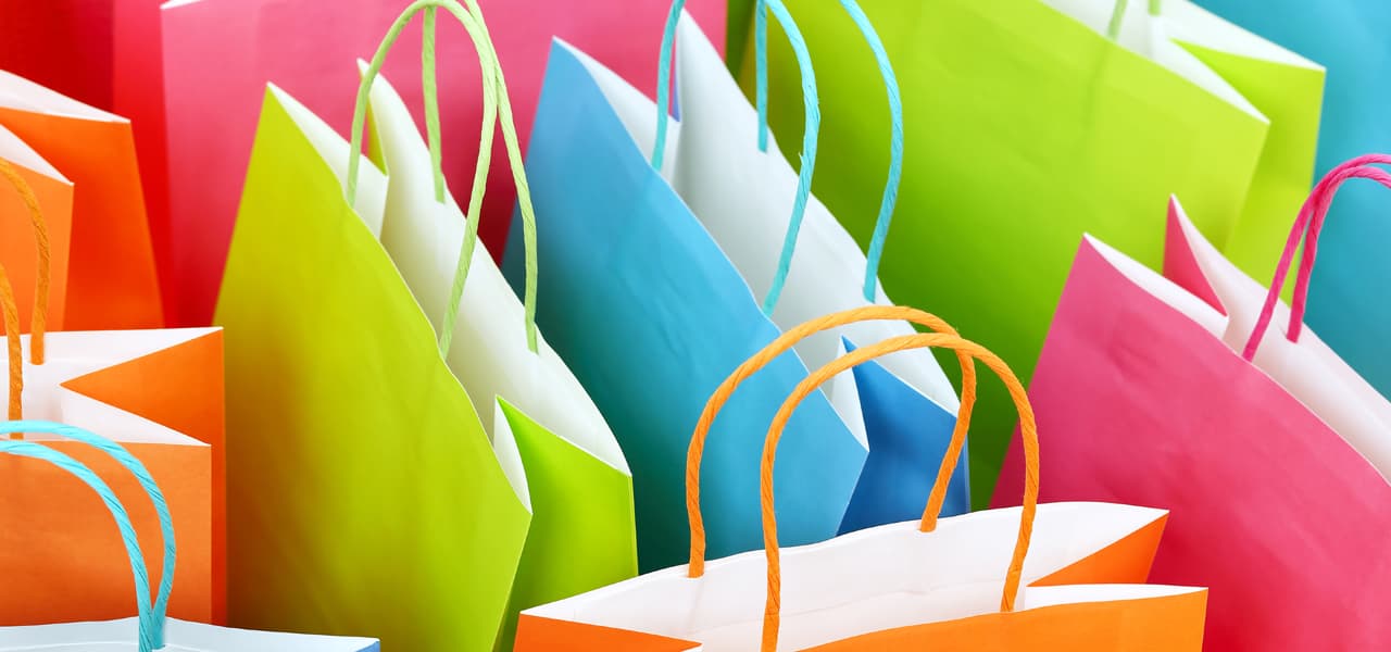 Bunte Papiertragetüten | Motiv ©constantinos - stock.adobe.com | © stock.adobe.com, Dezember 2020