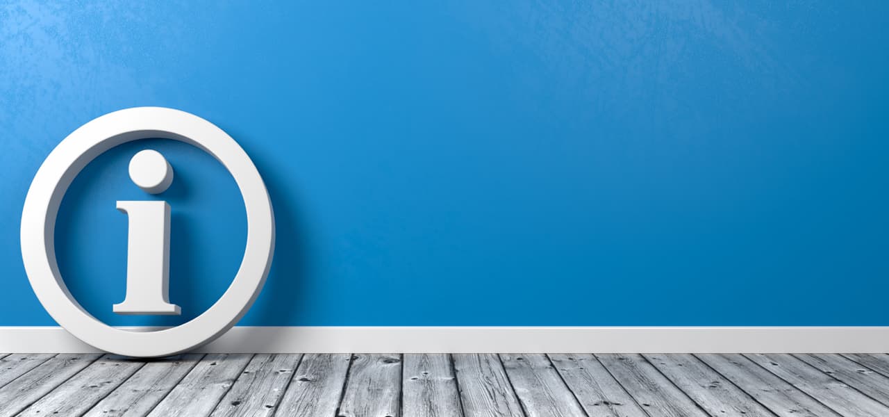 A Header Informationen neu (jpg) | Motiv ©MR - stock.adobe.com | © stock.adobe.com, Dezember 2020 Ein Informationssymbol lehnt an einer Wand. Auch der hölzerne Fussboden ist zu sehen. | Motiv ©MR - stock.adobe.com | © stock.adobe.com, Dezember 2020