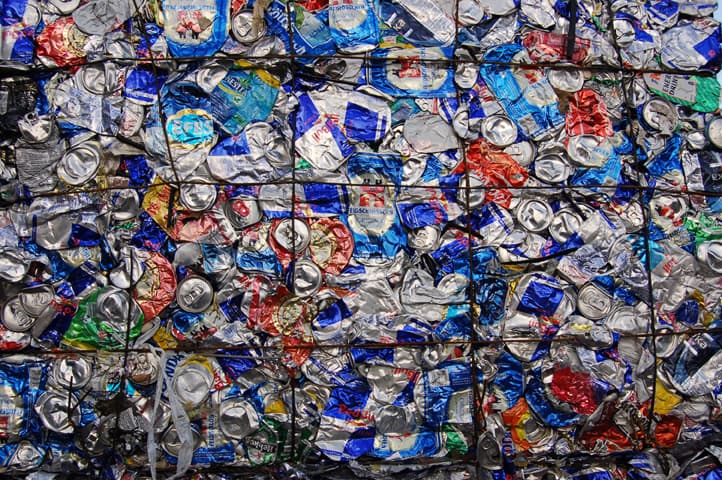 F Abfall 1 neu (jpg) | Motiv © ramius - Fotolia.com | © Fotolia.com, Februar 2014 Gepresste Metalldosen zum Recycling | Motiv © ramius - Fotolia.com | © Fotolia.com, Februar 2014