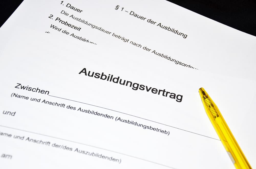 F Eyecatcher Ausbildungsvertrag 1 neu (jpg) | Motiv © pia-pictures - Fotolia.com | © Fotolia.com, Mai 2015 F Eyecatcher Ausbildungsvertrag 1 neu (jpg) | Motiv © pia-pictures - Fotolia.com | © Fotolia.com, Mai 2015