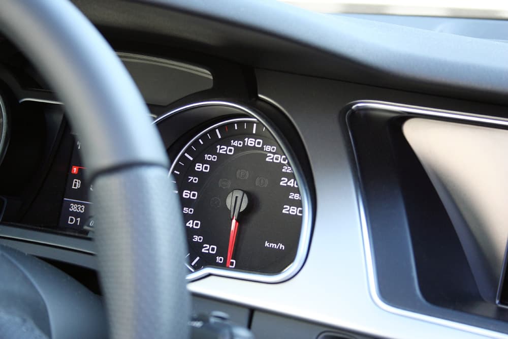F Auto 1 neu (jpg) | Motiv © Stauke - Fotolia.com | © Fotolia.com, Mai 2014 Tachoanzeige eines Autos | Motiv © Stauke - Fotolia.com | © Fotolia.com, Mai 2014