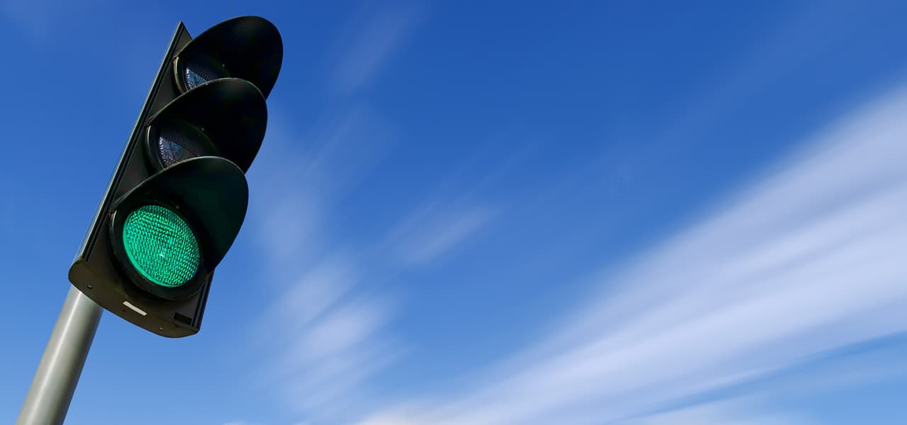 Grüne | Motiv ©EKH-Pictures - stock.adobe.com | © stock.adobe.com, April 2021 A Header Grüne Ampel 1 (jpg) | Motiv ©EKH-Pictures - stock.adobe.com | © stock.adobe.com, April 2021